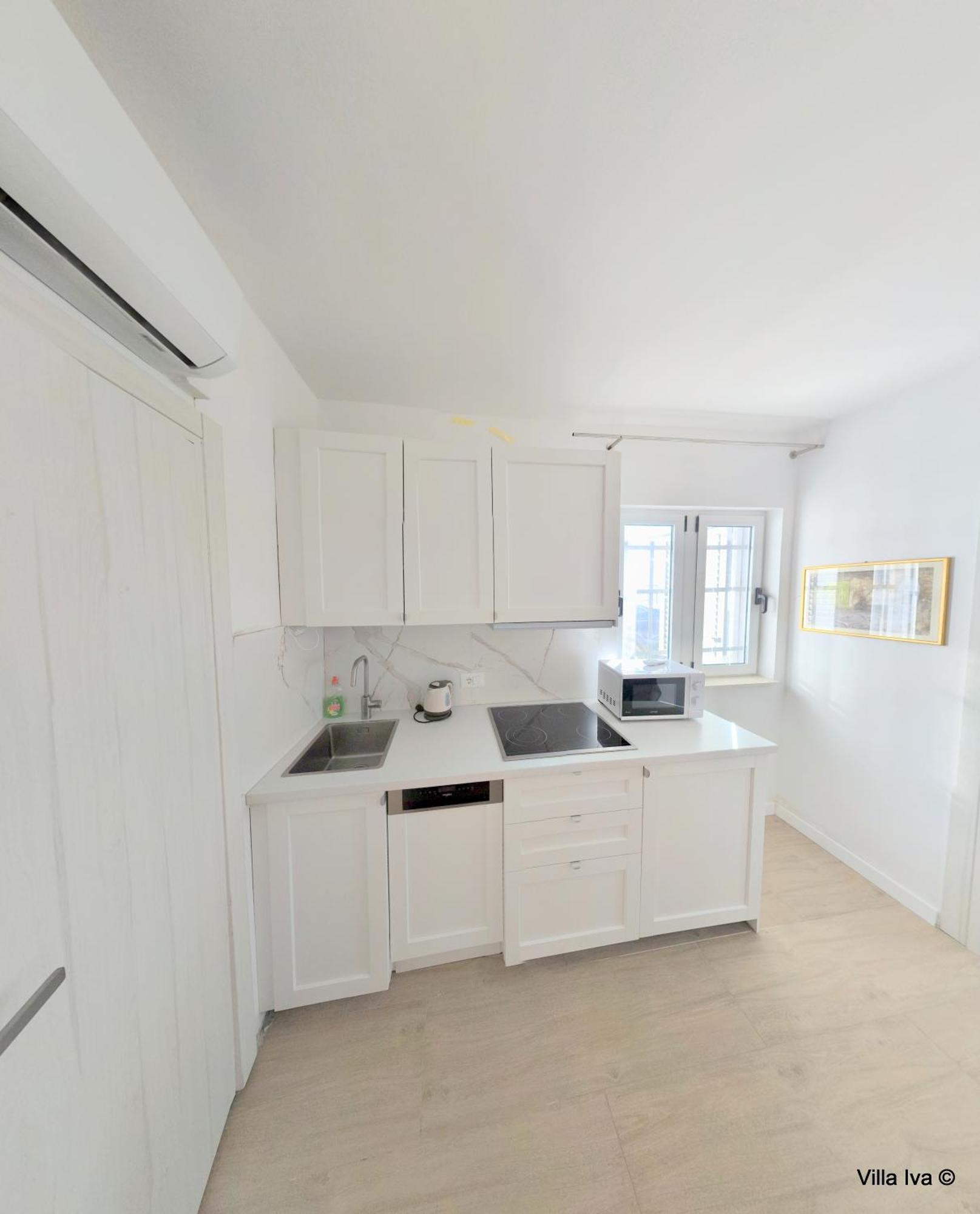 Apartments Iva Omis Luaran gambar
